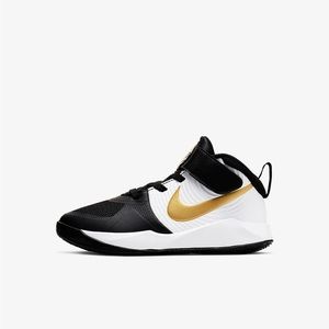 "Nike Team Hustle D9 Big Kids Size 1Y Gently Worn - Stylish and Comfy!"